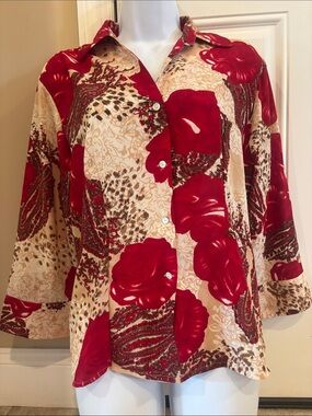 Jaipur Women’s Red Floral Button-Up Top